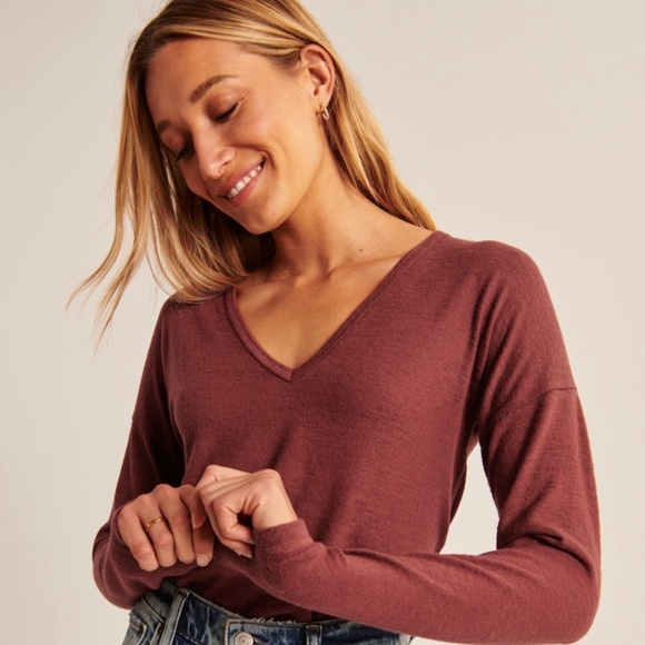 Abercrombie & Fitch Sweaters - NWT Abercrombie Cozy Long-Sleeve V-Neck Legging Tee